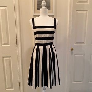 Ann Taylor LOFT Graphic Black & White Dress size 6